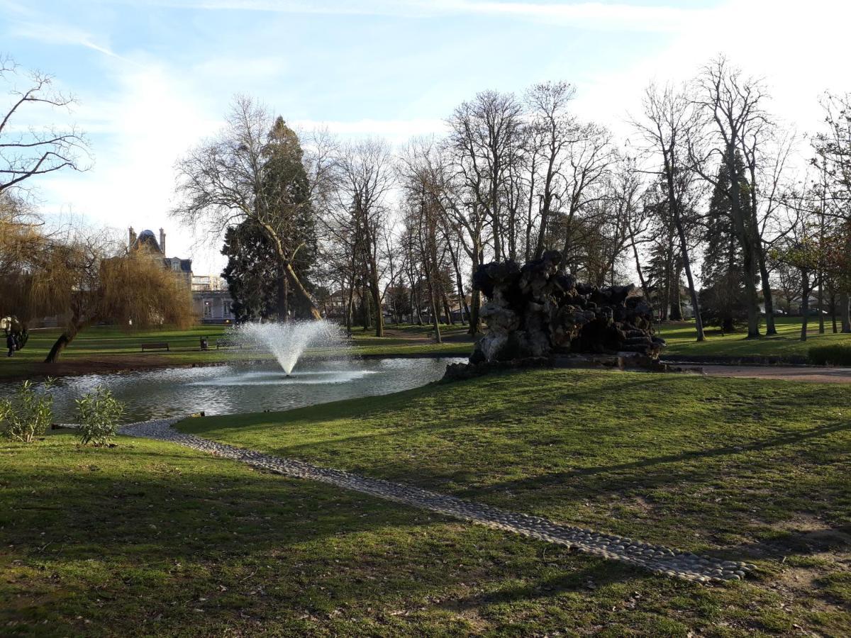 Hotel Vauban Livry-Gargan Luaran gambar